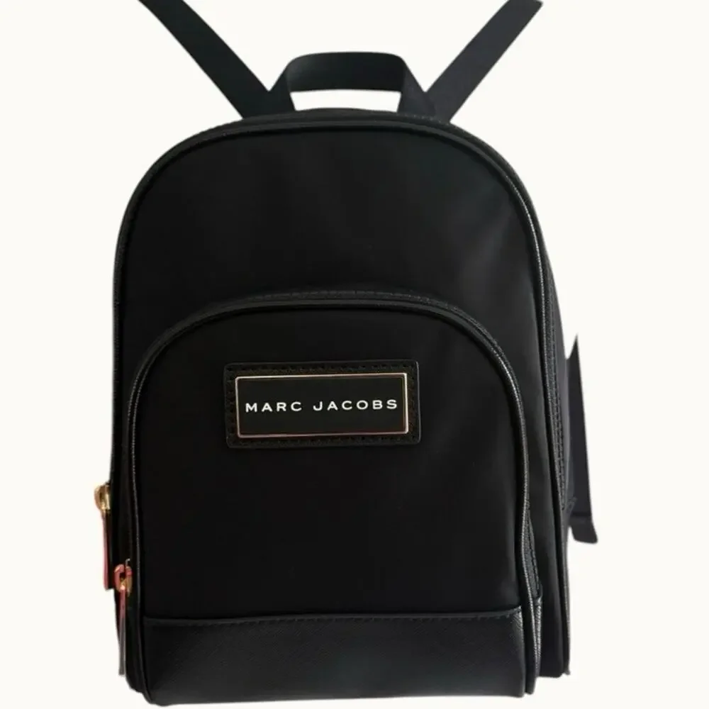 Marc Jacobs small sleek